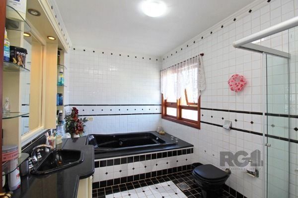 Casa em Porto Alegre, no bairro Ipanema, com 3 dormitório(s), e 3 banheiros, à venda. — foto 50