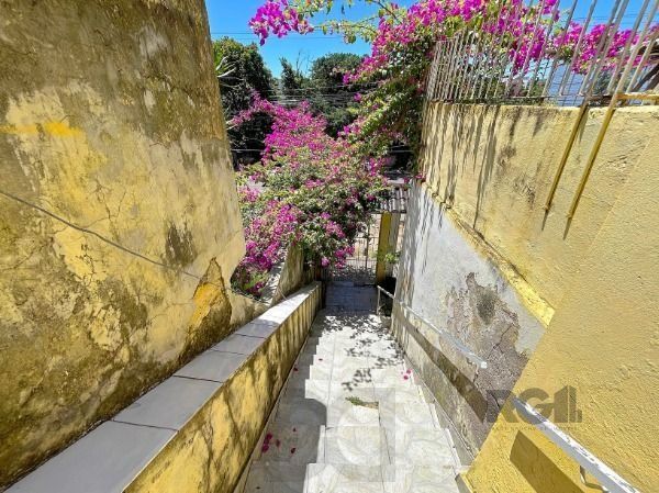 Casa em Porto Alegre, no bairro Jardim Itu, com 2 dormitório(s), e 2 banheiros, à venda. — foto 3