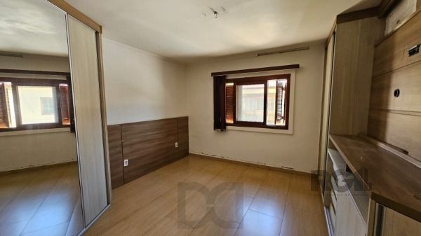 Casa térrea 3 dormitórios + escritório espaço gourmet e piscina terreno 11,00 x 40,00 bairro Camaquã ! — foto 12