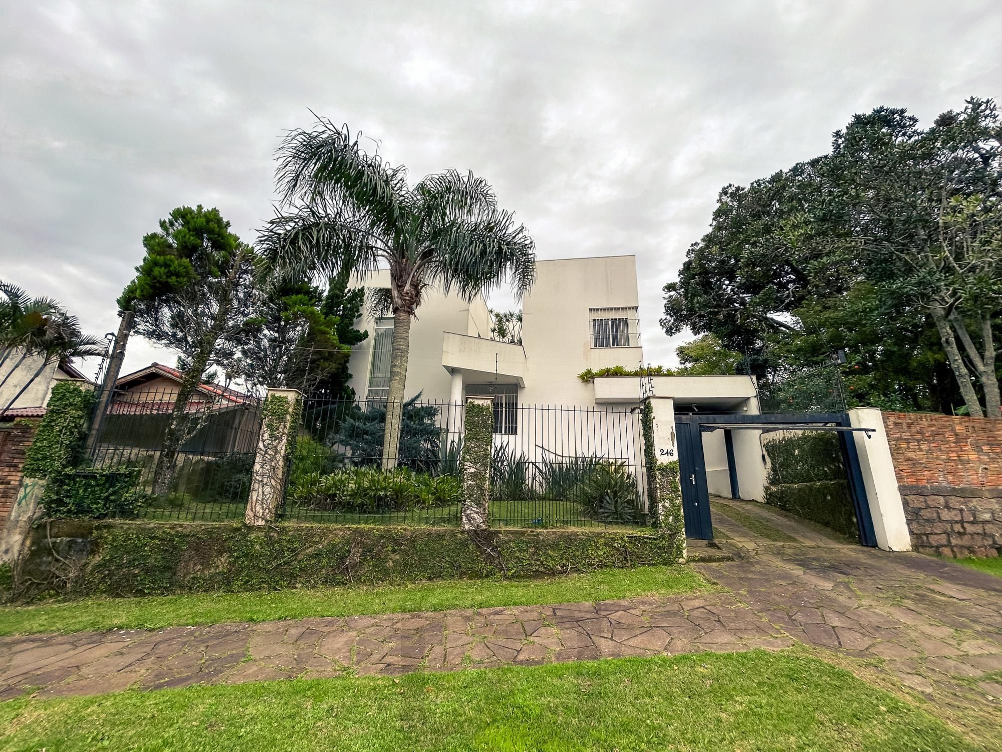 Casa em Porto Alegre, no bairro Espírito Santo, com 3 dormitório(s), e 3 banheiros, à venda. — foto 3