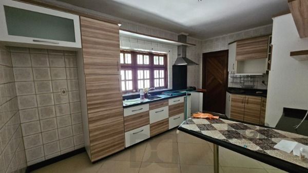 Casa térrea 3 dormitórios + escritório espaço gourmet e piscina terreno 11,00 x 40,00 bairro Camaquã ! — foto 9