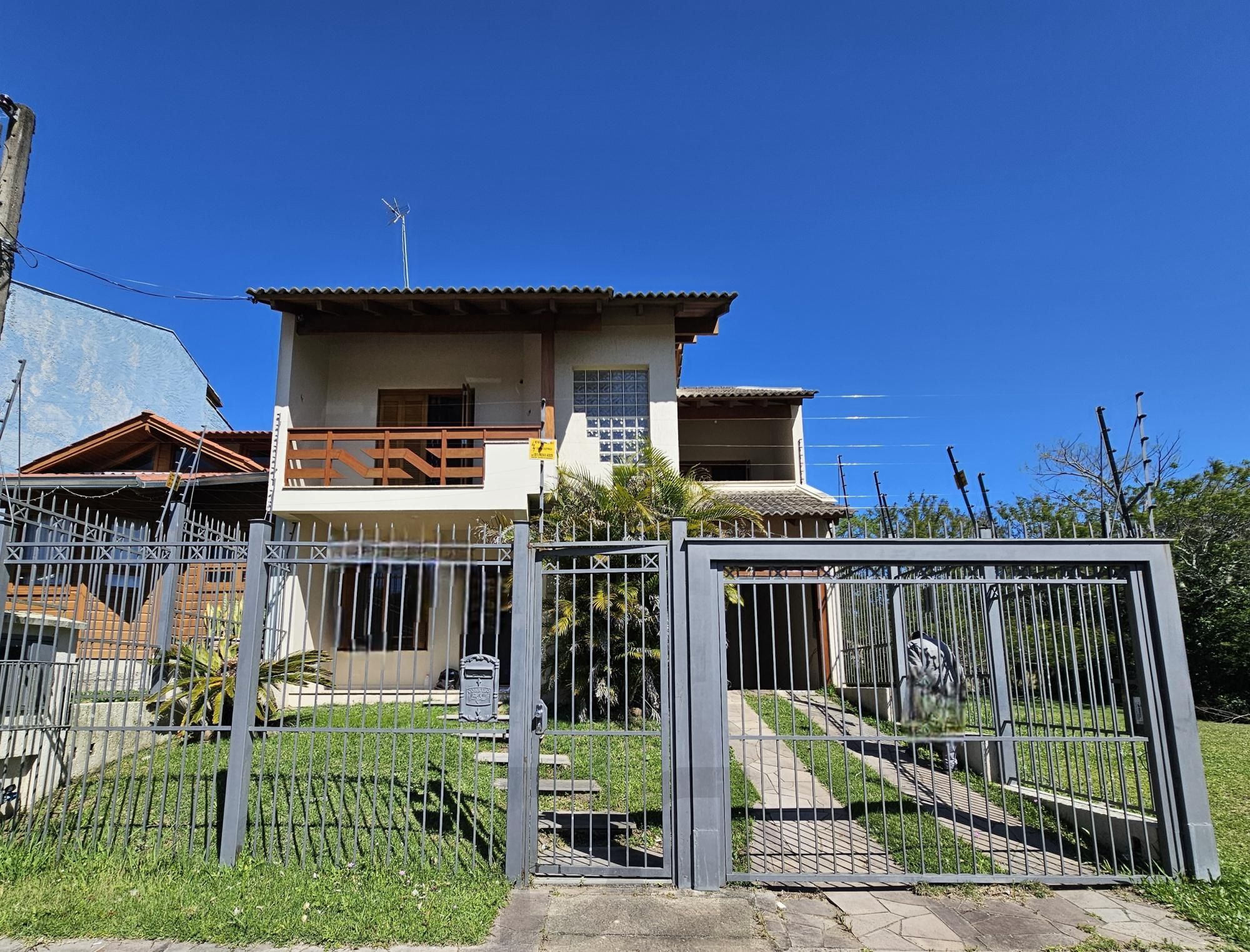 Sobrado 3 dormitórios com lareira, churrasqueira, piscina, 4 vagas garagem com 196,00m² de área construída no bairro Hípica ! — foto 4