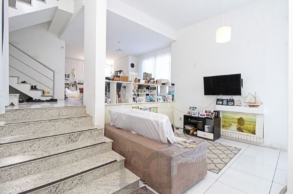 Casa em Porto Alegre, no bairro Aberta dos Morros, com 3 dormitório(s), e 3 banheiros, à venda. — foto 7