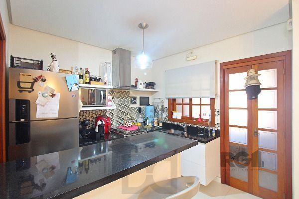 Casa em Porto Alegre, no bairro Hípica, com 3 dormitório(s), e 3 banheiros, à venda. — foto 12