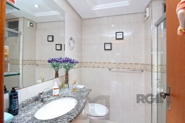 Apartamento em Porto Alegre, no bairro Nonoai, com 3 dormitório(s), com uma suíte e 1 banheiro, à venda. — foto 14