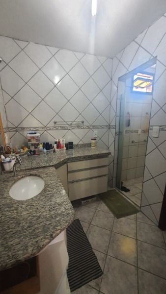 Casa em Porto Alegre, no bairro Nonoai, com 3 dormitório(s), e 3 banheiros, à venda. — foto 31