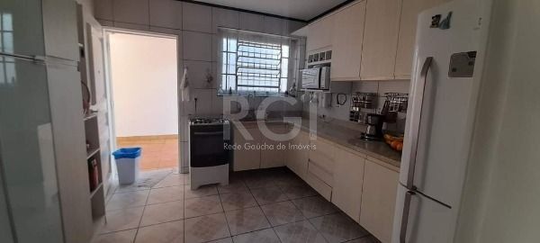 Casa para Venda - 374m², 4 dormitórios, sendo 1 suites, 3 vagas - Guarujá — foto 11