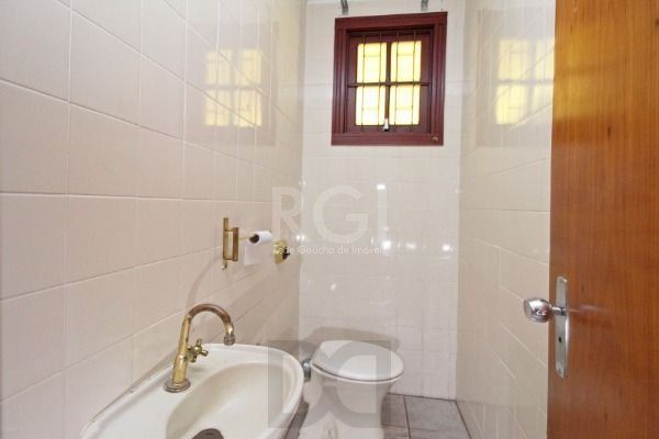 Casa em Porto Alegre, no bairro Ipanema, com 3 dormitório(s), e 3 banheiros, à venda. — foto 15