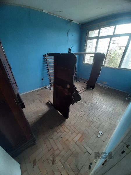 Casa em Porto Alegre, no bairro Cristal, com 4 dormitório(s), e 4 banheiros, à venda. — foto 6