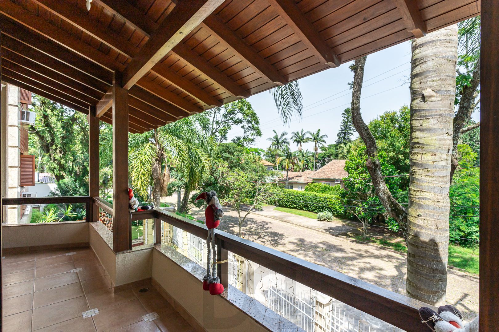 Casa de 272m², 4 dormitórios, 2 suítes e 4 vagas de garagem, no bairro Ipanema, próxima à orla do Guaíba. — foto 28