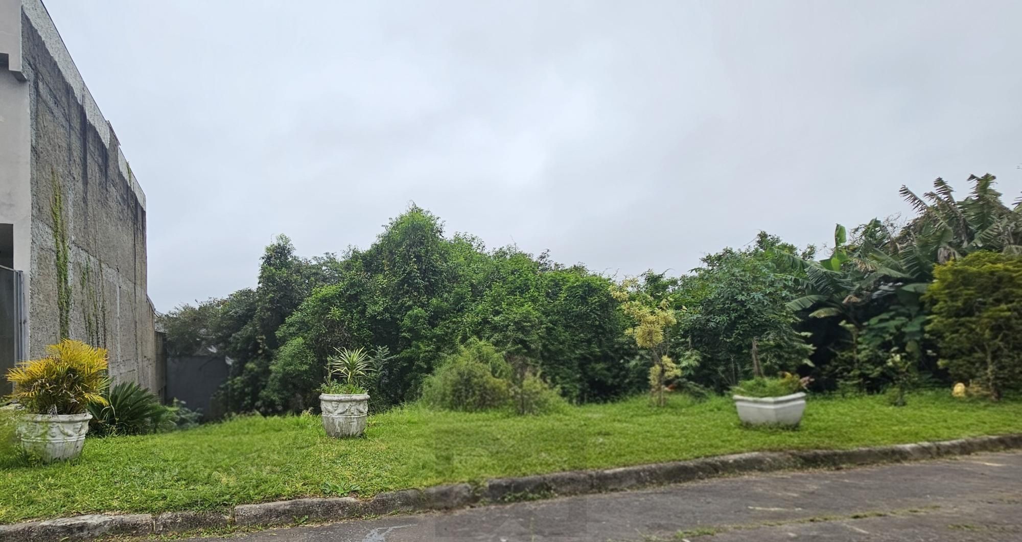 Terreno com 432,60m² em loteamento com excelente padrão construtivo no bairro Ipanema, longe de alagamentos ! — foto 1