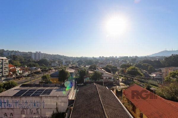 Apartamento em Porto Alegre, no bairro Nonoai, com 3 dormitório(s), com uma suíte e 1 banheiro, à venda. — foto 10