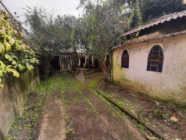 Casa em Porto Alegre, no bairro Cristal, com 4 dormitório(s), e 4 banheiros, à venda. — foto 37