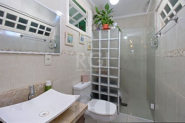 Casa em Porto Alegre, no bairro Ipanema, com 3 dormitório(s), e 3 banheiros, à venda. — foto 12