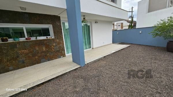 Casa em Porto Alegre, no bairro Hípica, com 3 dormitório(s), e 3 banheiros, à venda. — foto 30