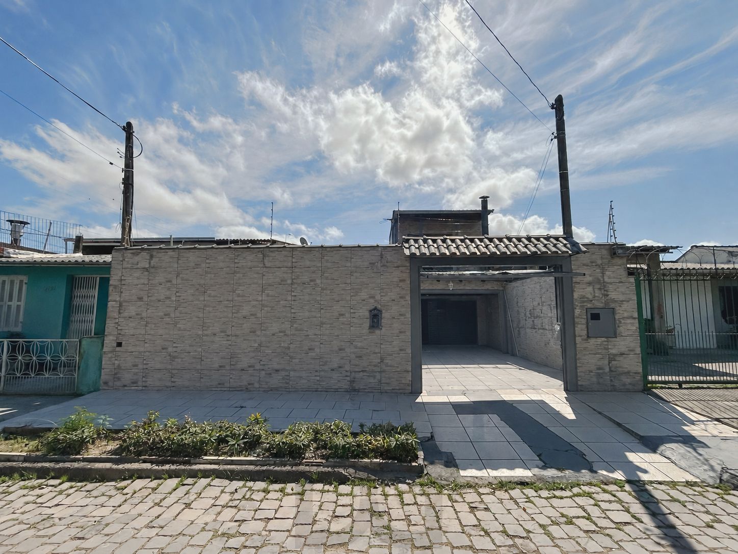 Casa com piscina e com 4 dormitorios no bairro Restinga — foto 2