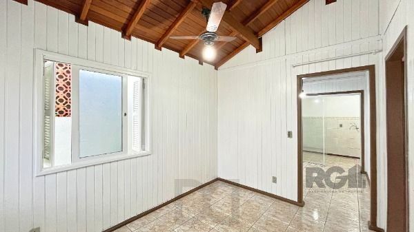 Casa em Porto Alegre, no bairro Guarujá, com 2 dormitório(s), e 2 banheiros, à venda. — foto 9