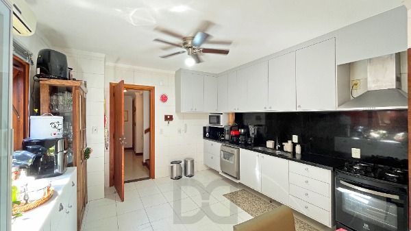 Casa Condominio em Porto Alegre, no bairro Cristal, com 4 dormitório(s), e 4 banheiros, à venda. — foto 16