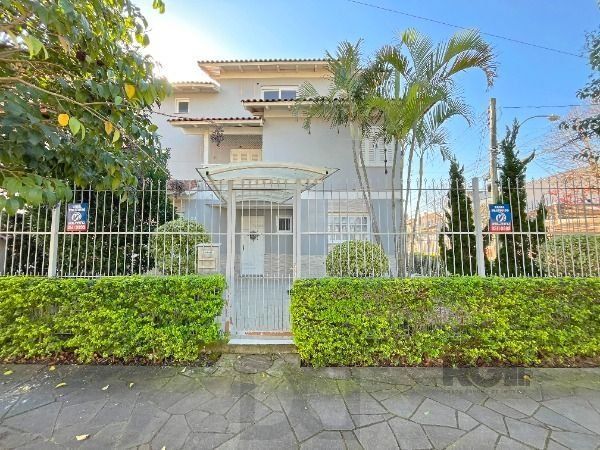 Casa em Porto Alegre, no bairro Espírito Santo, com 3 dormitório(s), e 3 banheiros, à venda. — foto 1