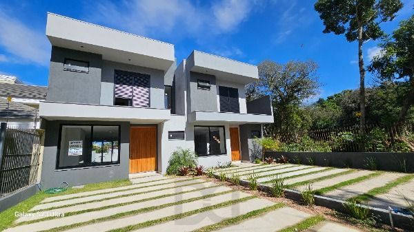Casa em Porto Alegre, no bairro Ipanema, com 3 dormitório(s), e 3 banheiros, à venda. — foto 2