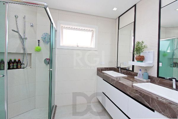 Casa em Porto Alegre, no bairro Hípica, com 3 dormitório(s), e 3 banheiros, à venda. — foto 29