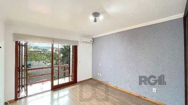 Casa em Porto Alegre, no bairro Hípica, com 3 dormitório(s), e 3 banheiros, à venda. — foto 35