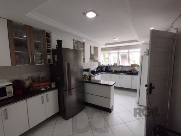Casa em Porto Alegre, no bairro Ipanema, com 6 dormitório(s), e 6 banheiros, à venda. — foto 4