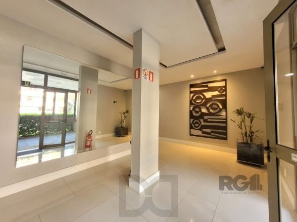 Apartamento em Porto Alegre, no bairro Cavalhada, com 3 dormitório(s), e 3 banheiros, à venda. — foto 2