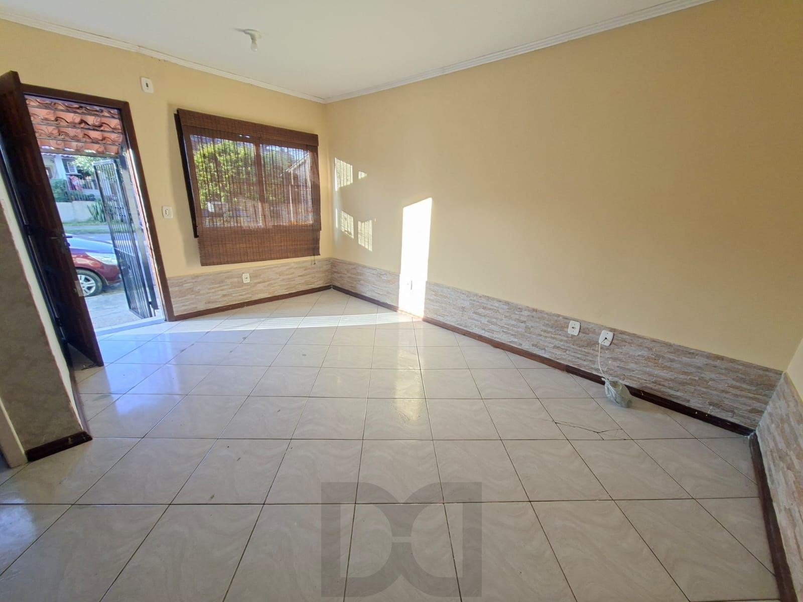 Hípica-Sobrado com 2 Dormitórios e Pátio nos Fundos- Venda!! — foto 3