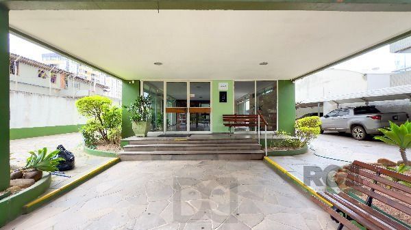 Apartamento em Porto Alegre, no bairro Rio Branco, com 3 dormitório(s), e 3 banheiros, à venda. — foto 2