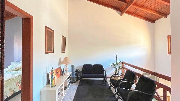 Casa em Porto Alegre, no bairro Hípica, com 3 dormitório(s), e 2 banheiros, à venda. — foto 35