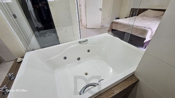 Casa em Porto Alegre, no bairro Hípica, com 3 dormitório(s), e 3 banheiros, à venda. — foto 39