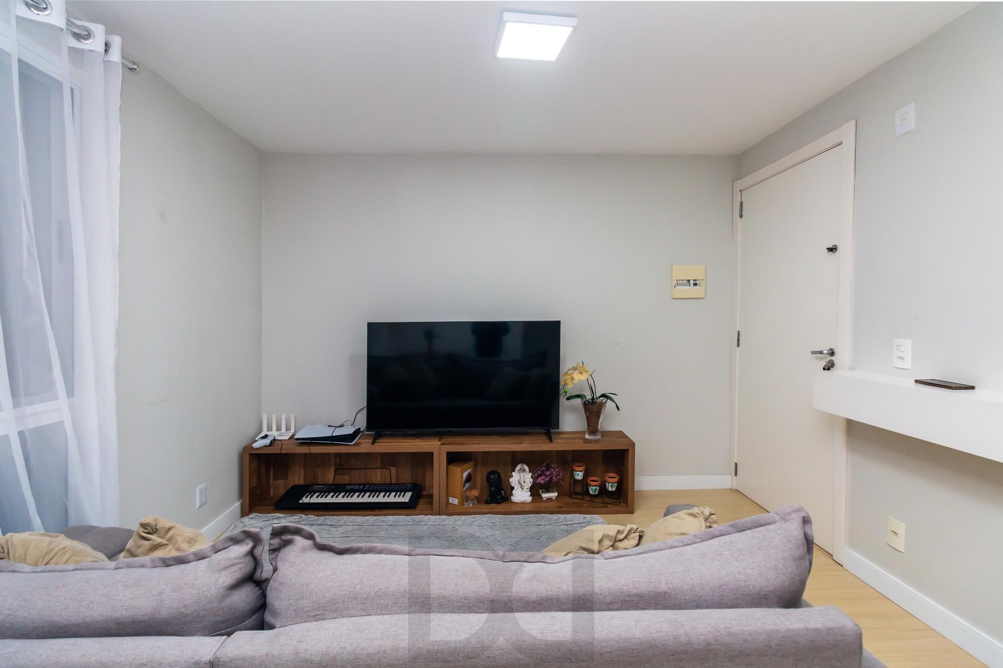 Excelente apartamento 2 dormitórios semi mobiliado — foto 4