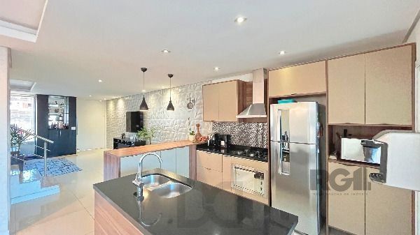 Casa em Porto Alegre, no bairro Hípica, com 3 dormitório(s), e 3 banheiros, à venda. — foto 14
