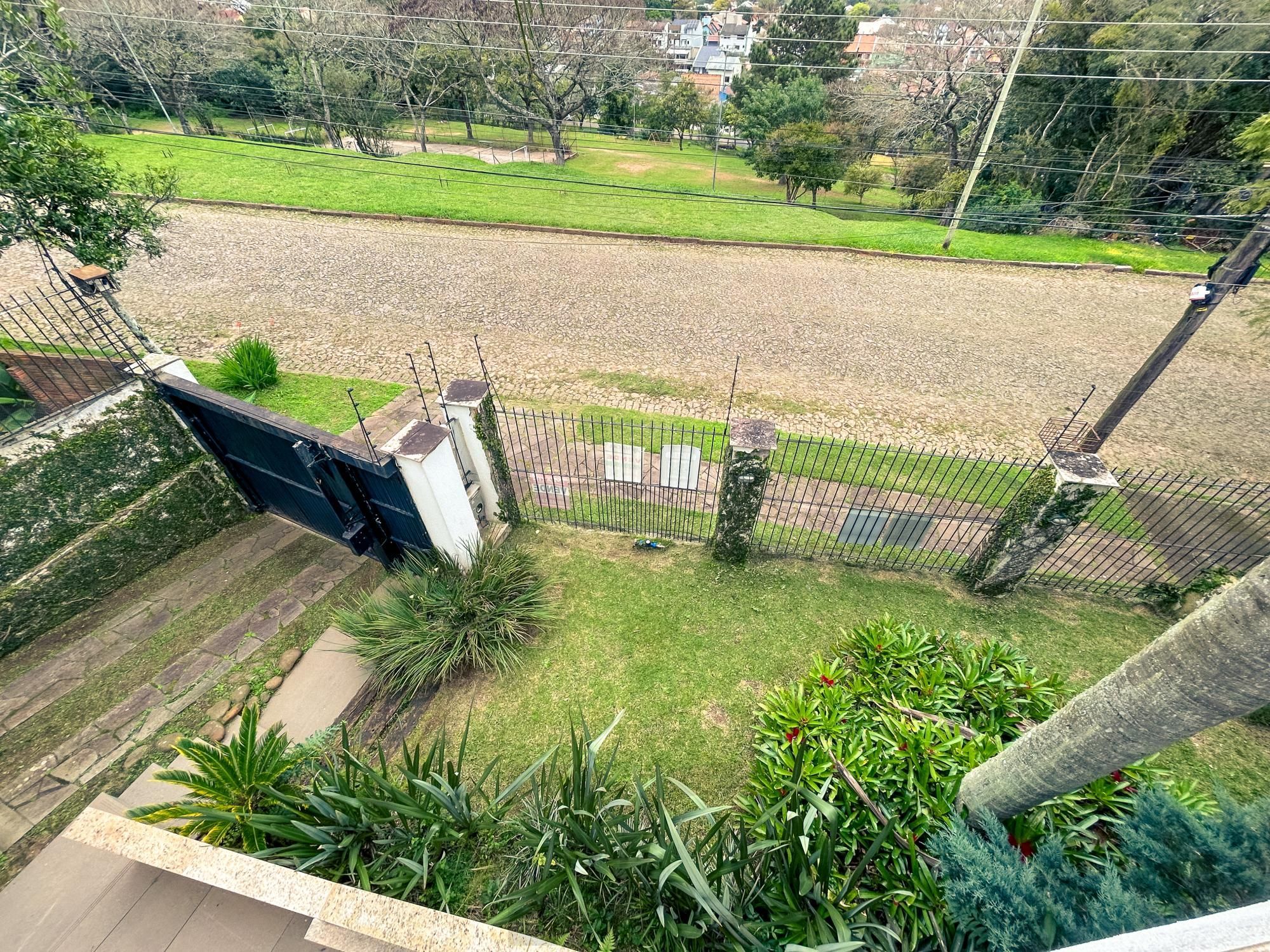 Casa em Porto Alegre, no bairro Espírito Santo, com 3 dormitório(s), e 3 banheiros, à venda. — foto 36