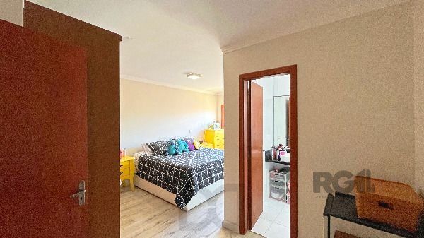 Casa em Porto Alegre, no bairro Hípica, com 3 dormitório(s), e 3 banheiros, à venda. — foto 25
