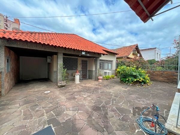 Casa em Porto Alegre, no bairro Guarujá, com 5 dormitório(s), e 5 banheiros, à venda. — foto 40