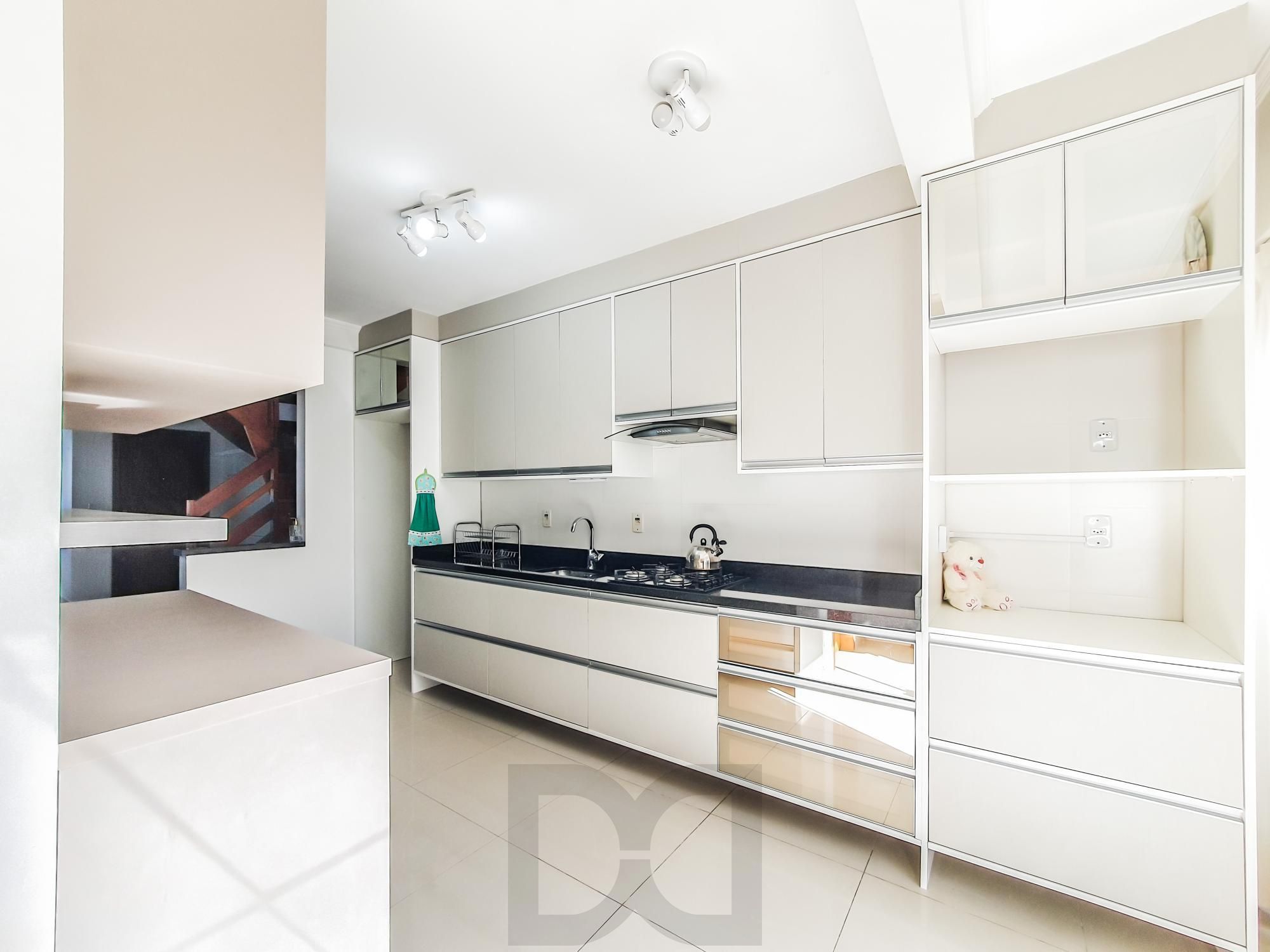 Otimo sobrado com 3 dormitórios sendo 2 suites no bairro Guaruja — foto 10