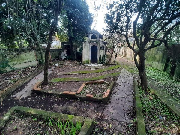Casa em Porto Alegre, no bairro Cristal, com 4 dormitório(s), e 4 banheiros, à venda. — foto 31