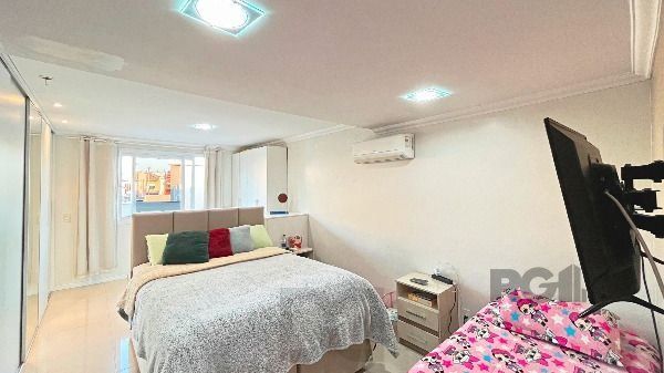 Casa em Porto Alegre, no bairro Hípica, com 3 dormitório(s), e 3 banheiros, à venda. — foto 36