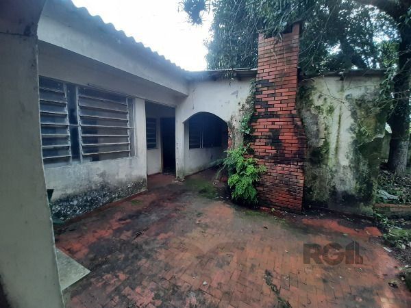 Casa em Porto Alegre, no bairro Cristal, com 4 dormitório(s), e 4 banheiros, à venda. — foto 30