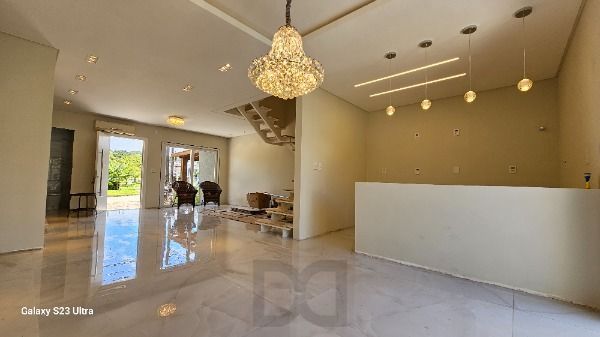 Casa em Porto Alegre, no bairro Hipica, com 3 dormitório(s), e 3 banheiros, à venda. — foto 2