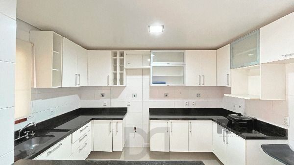 Casa em Porto Alegre, no bairro Hípica, com 3 dormitório(s), e 3 banheiros, à venda. — foto 15