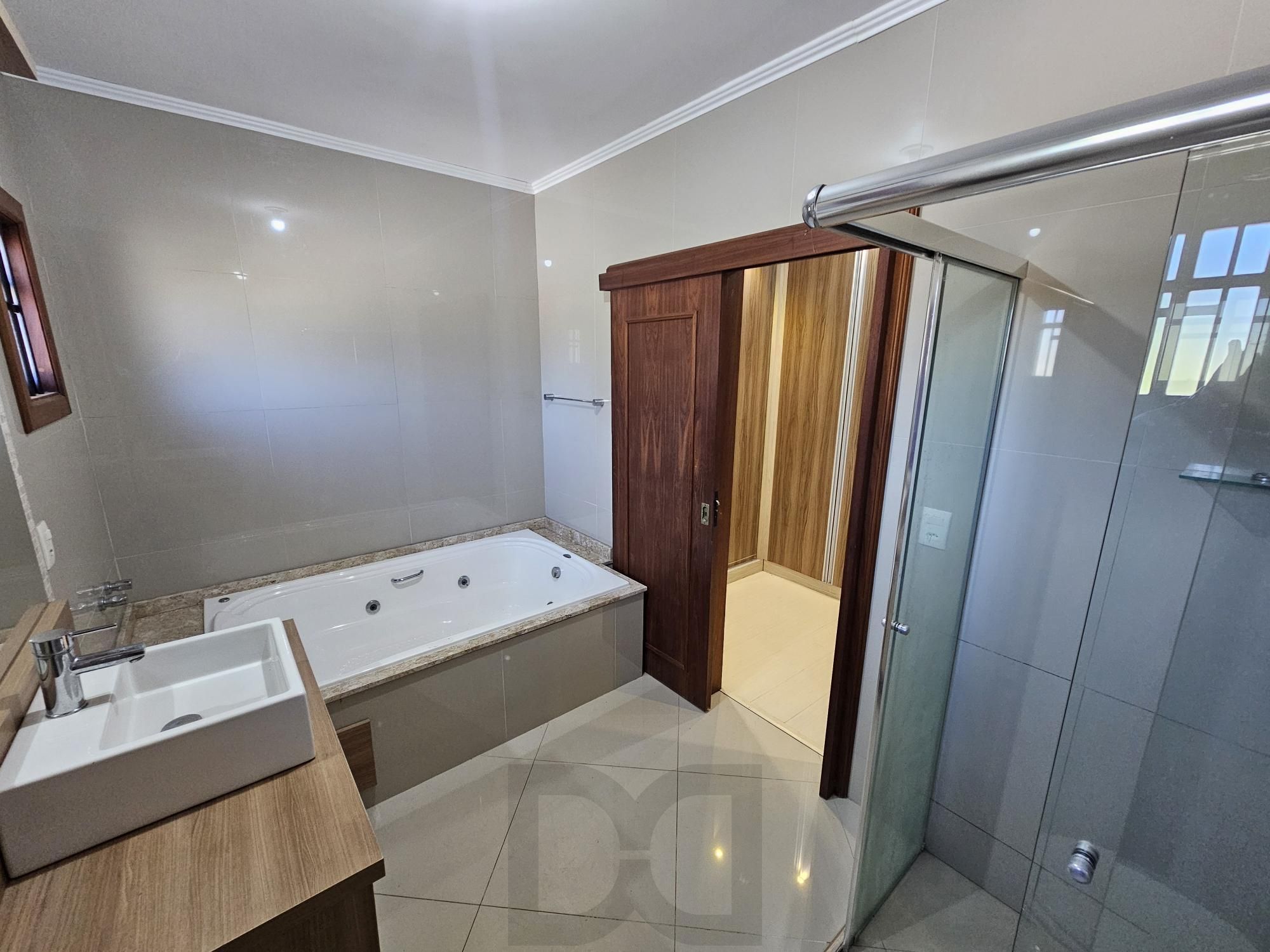 Sobrado 3 dormitórios com lareira, churrasqueira, piscina, 4 vagas garagem com 196,00m² de área construída no bairro Hípica ! — foto 29