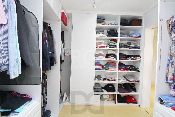 Casa em Porto Alegre, no bairro Hípica, com 3 dormitório(s), e 3 banheiros, à venda. — foto 28