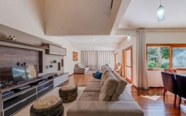 Casa em Porto Alegre, no bairro Aberta dos Morros, com 4 dormitório(s), e 4 banheiros, à venda. — foto 7
