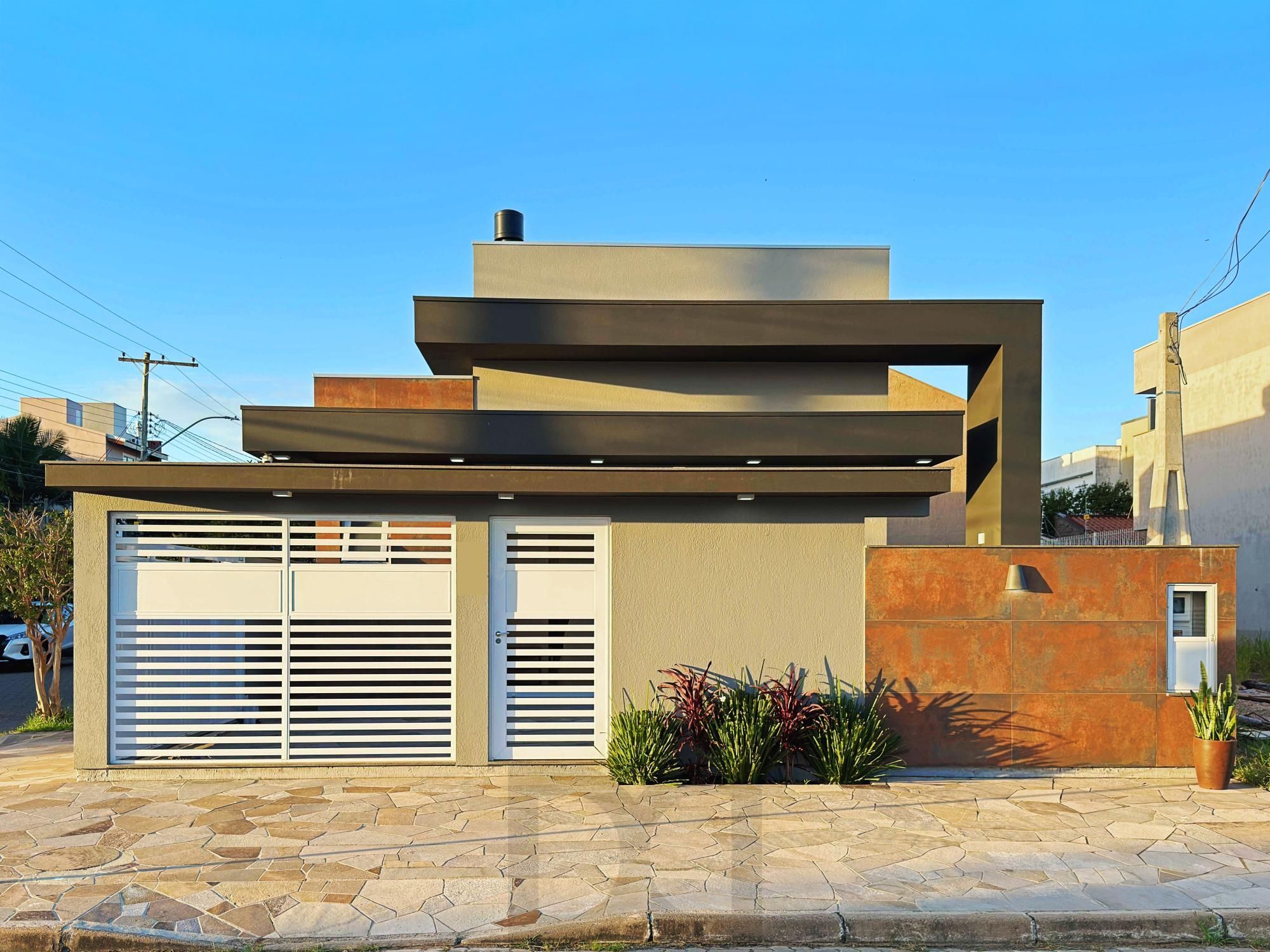No Jardins do Prado, excelente residência térrea com 3 dormitórios semimobiliada — foto 1