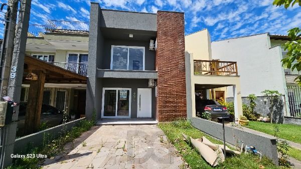 Casa em Porto Alegre, no bairro Hipica, com 3 dormitório(s), e 3 banheiros, à venda. — foto 1