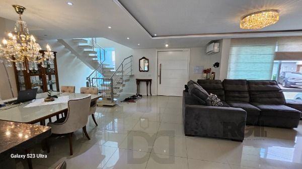 Casa em Porto Alegre, no bairro Hípica, com 3 dormitório(s), e 3 banheiros, à venda. — foto 7