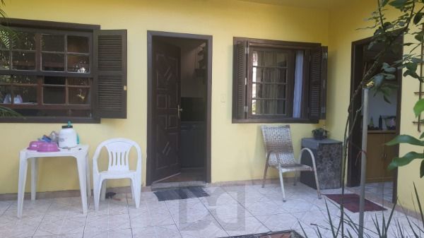 Casa em Porto Alegre, no bairro Nonoai, com 3 dormitório(s), e 3 banheiros, à venda. — foto 9